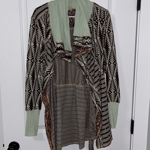 Gimmicks by BKE sweater. Size small. Purchased at The Buckle. - Picture 1 of 6